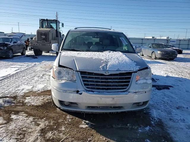 2010 Chrysler Town & Country - Image 11
