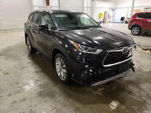2021 Toyota Highlander - Image 11