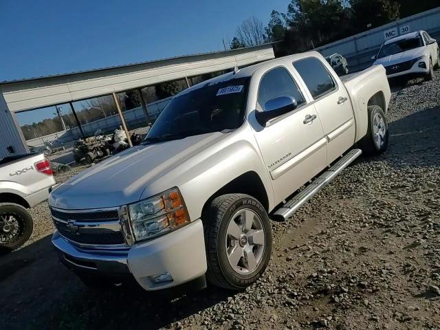 2011 Chevrolet Silverado - Image 11
