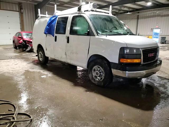 2017 GMC Savana - Image 11