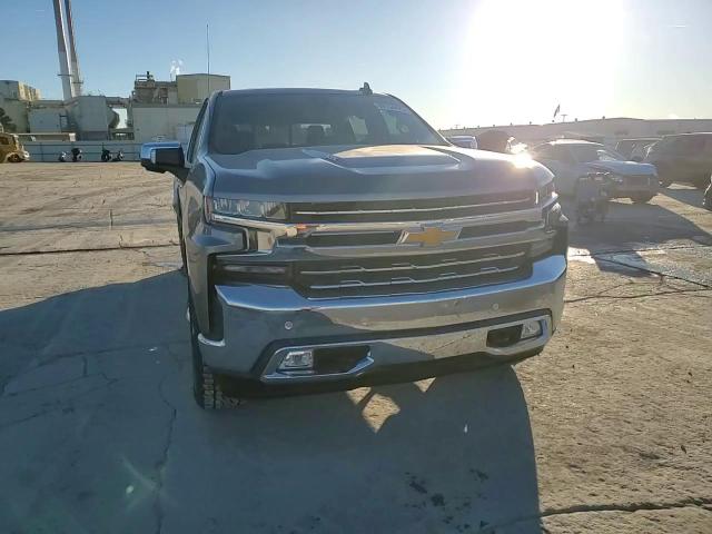 2020 Chevrolet Silverado - Image 11