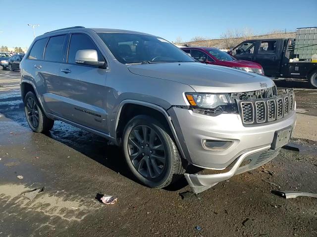 2017 Jeep Grand Cherokee - Image 14