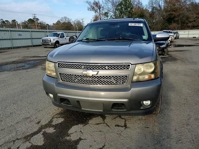 2009 Chevrolet Suburban - Image 11
