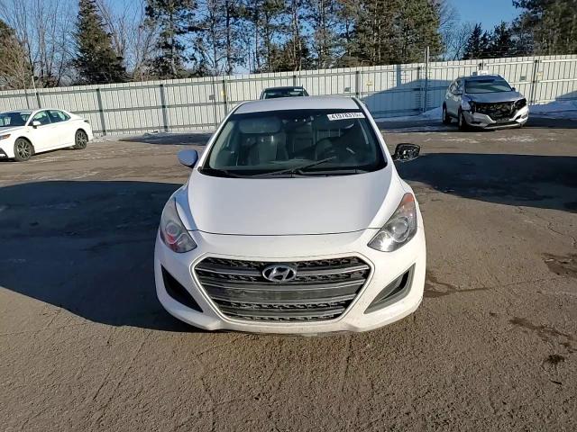 2017 Hyundai Elantra - Image 12