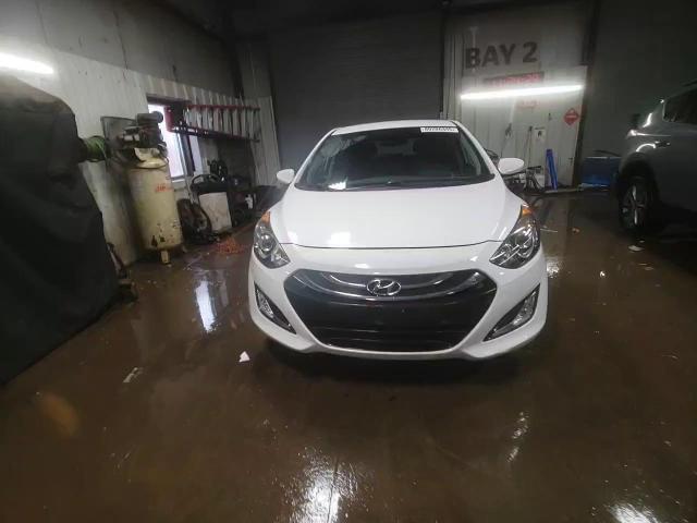 2013 Hyundai Elantra - Image 14