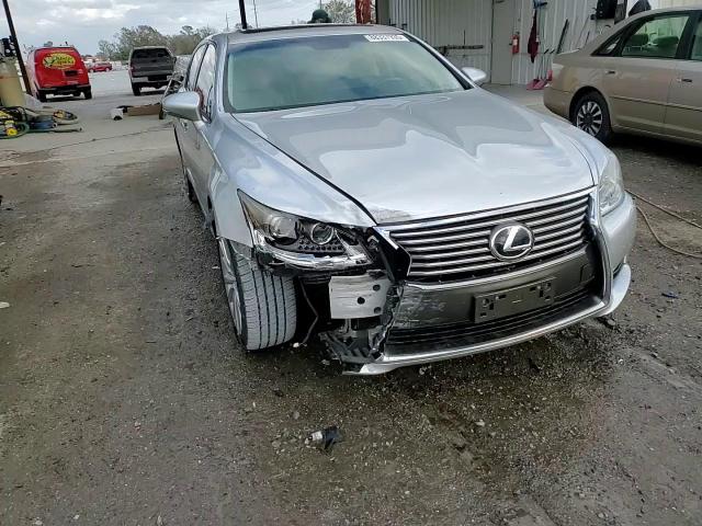 2013 Lexus LS - Image 13