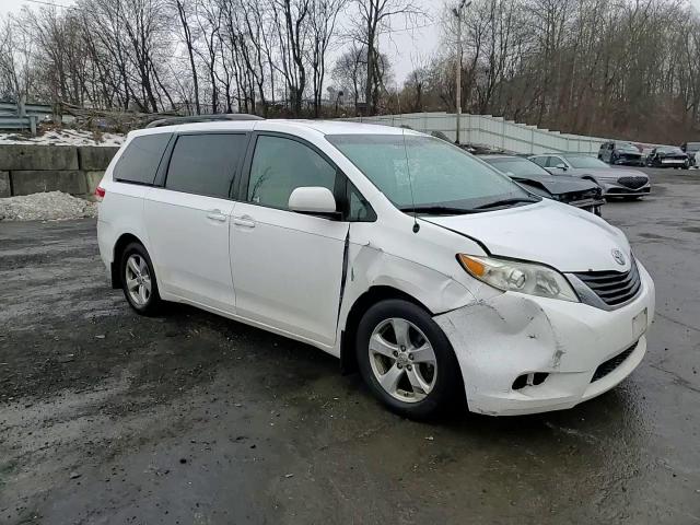 2012 Toyota Sienna - Image 11