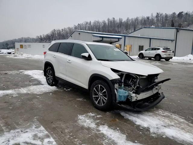 2019 Toyota Highlander - Image 11