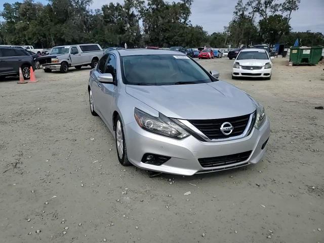 2017 Nissan Altima - Image 13