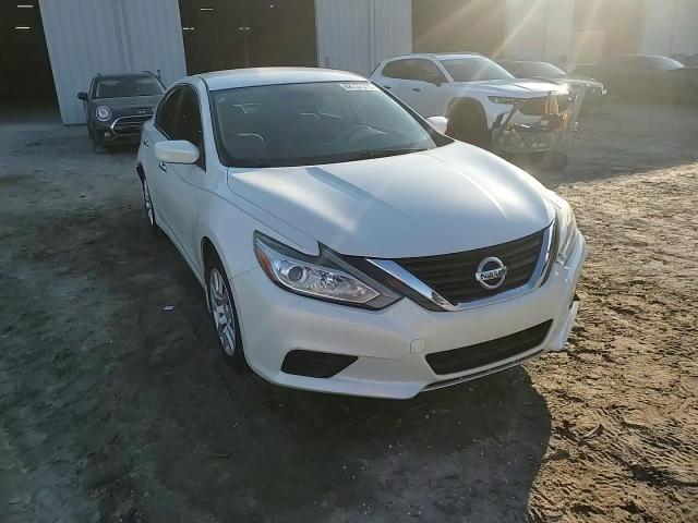 2016 Nissan Altima - Image 13