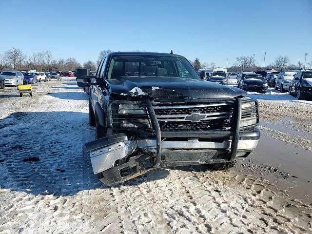2006 Chevrolet Silverado - Image 11