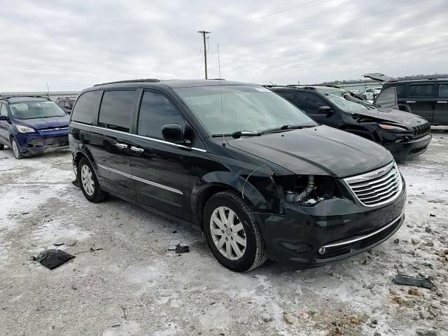 2016 Chrysler Town & Country - Image 12