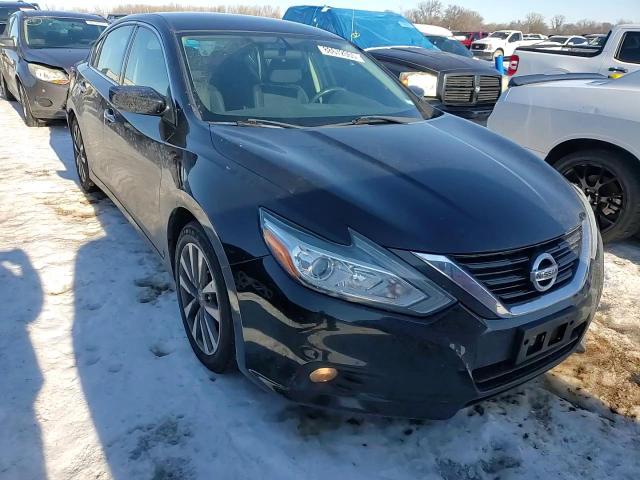 2017 Nissan Altima - Image 10