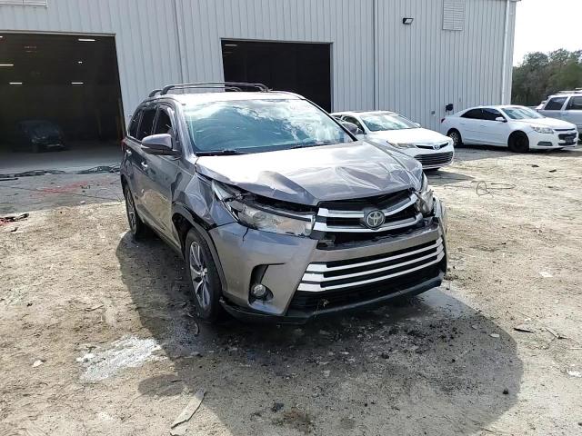2017 Toyota Highlander - Image 14