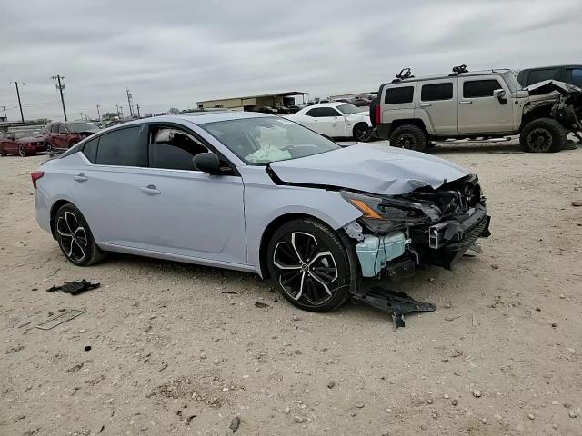 2024 Nissan Altima - Image 11