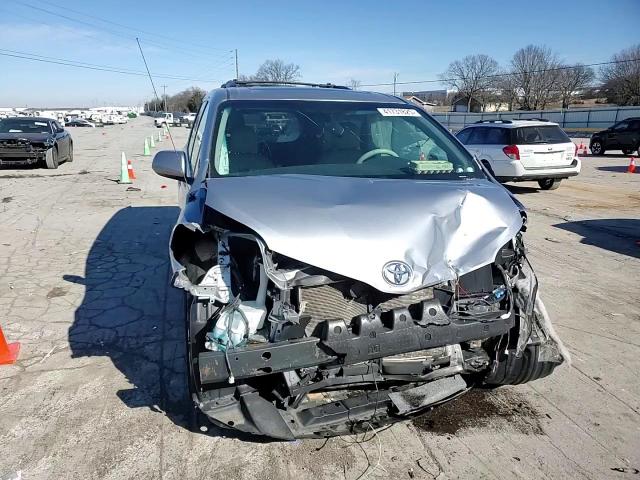 2014 Toyota Sienna - Image 12