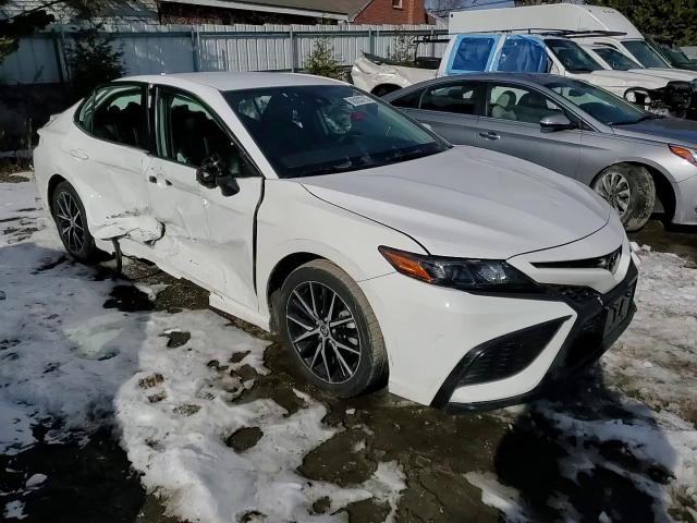 2021 Toyota Camry - Image 11