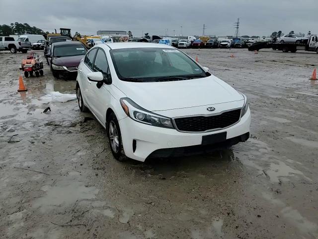 2017 Kia Forte - Image 11