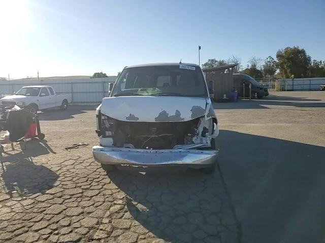 2012 Chevrolet Express - Image 12