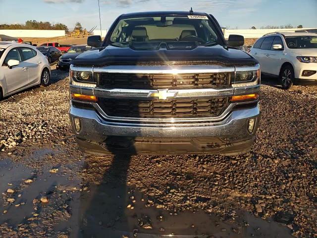 2018 Chevrolet Silverado - Image 13