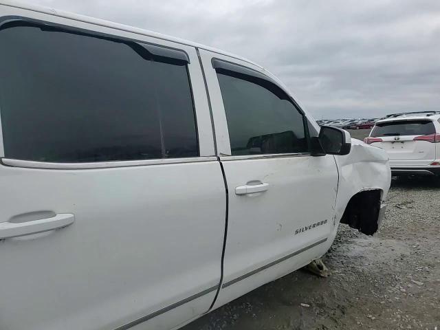 2015 Chevrolet Silverado - Image 11