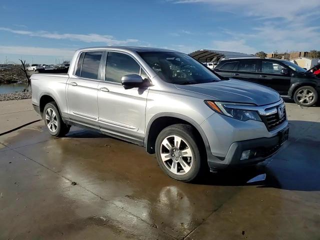 2017 Honda Ridgeline - Image 13