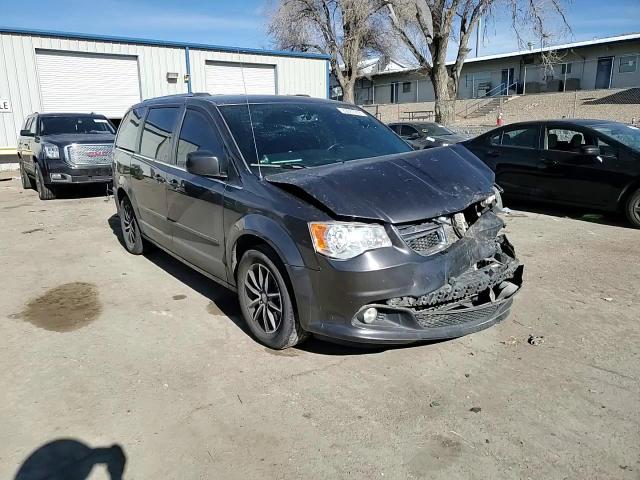 2017 Dodge Caravan - Image 11