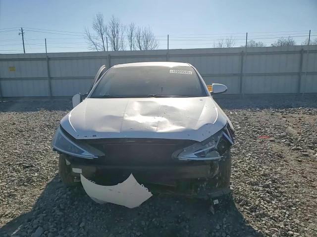 2019 Hyundai Elantra - Image 10