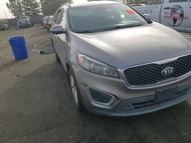 2016 Kia Sorento - Image 10