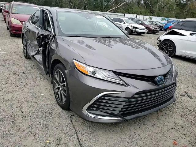 2021 Toyota Camry - Image 11