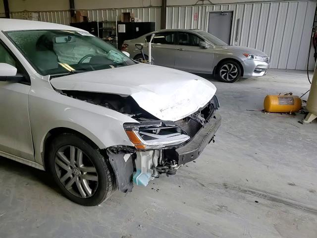 2018 Volkswagen Jetta - Image 11