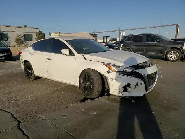 2021 Nissan Altima - Image 10