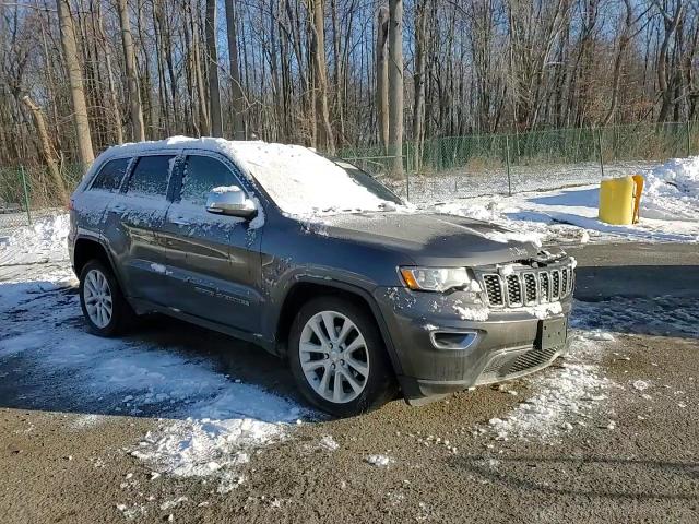 2017 Jeep Grand Cherokee - Image 12