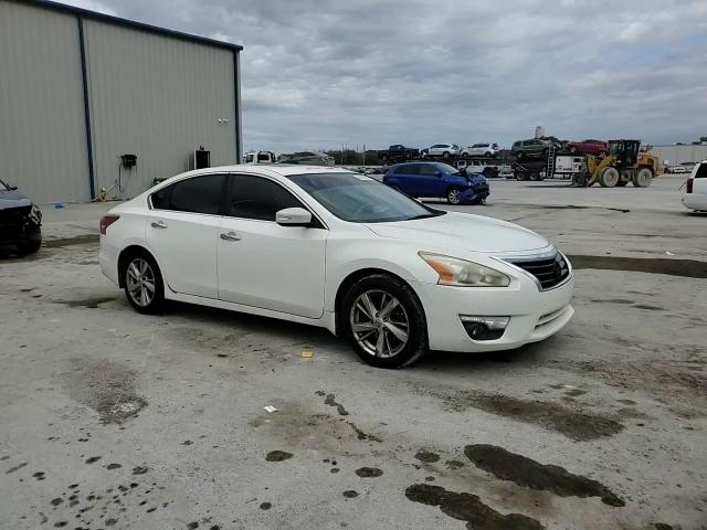 2015 Nissan Altima - Image 11
