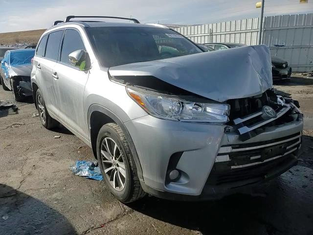2017 Toyota Highlander - Image 12