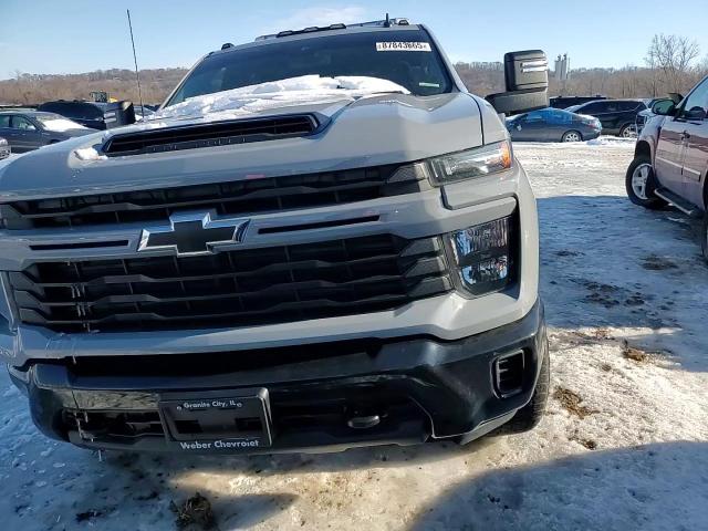 2024 Chevrolet Silverado - Image 13