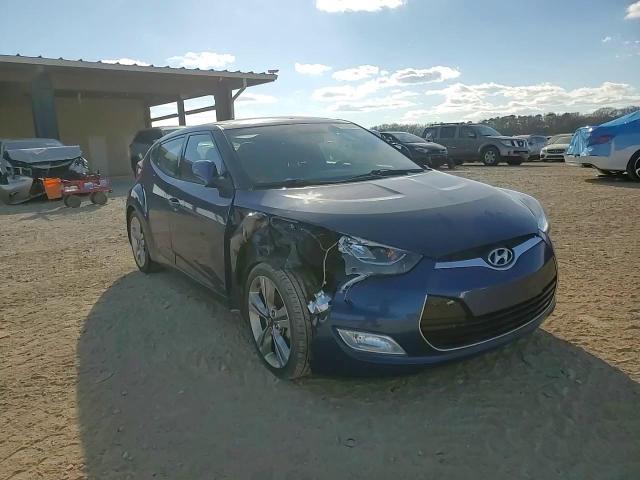 2016 Hyundai Veloster - Image 10