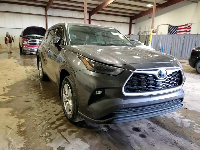 2022 Toyota Highlander - Image 14