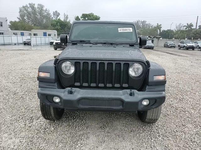 2019 Jeep Wrangler - Image 13