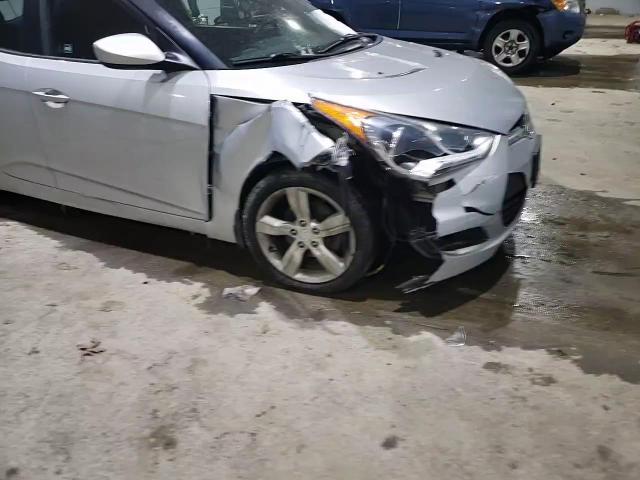 2015 Hyundai Veloster - Image 10