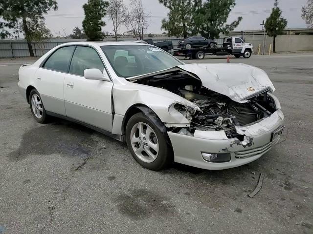 2000 Lexus ES - Image 11