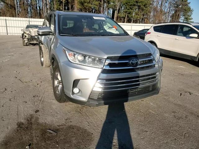 2017 Toyota Highlander - Image 11