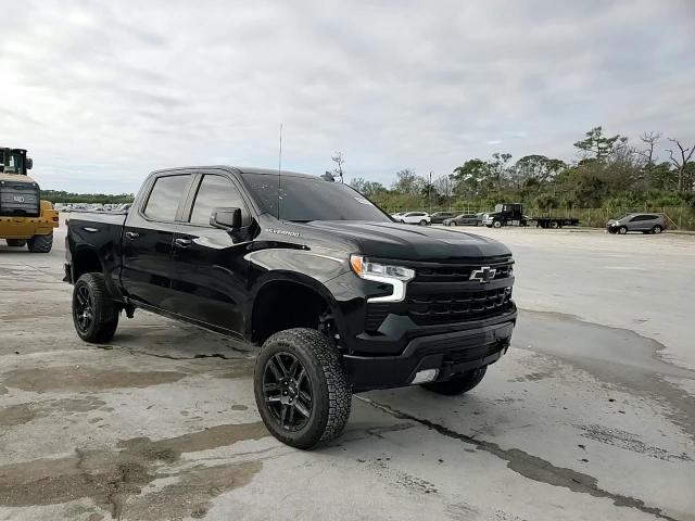 2022 Chevrolet Silverado - Image 13