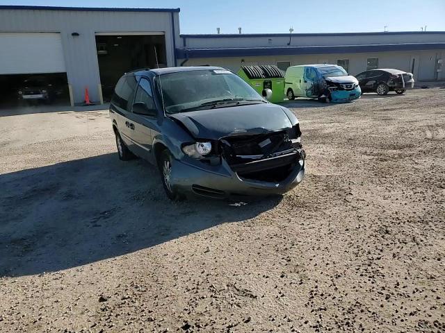 2007 Chrysler Town & Country - Image 11