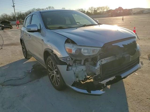 2016 Mitsubishi Outlander - Image 12