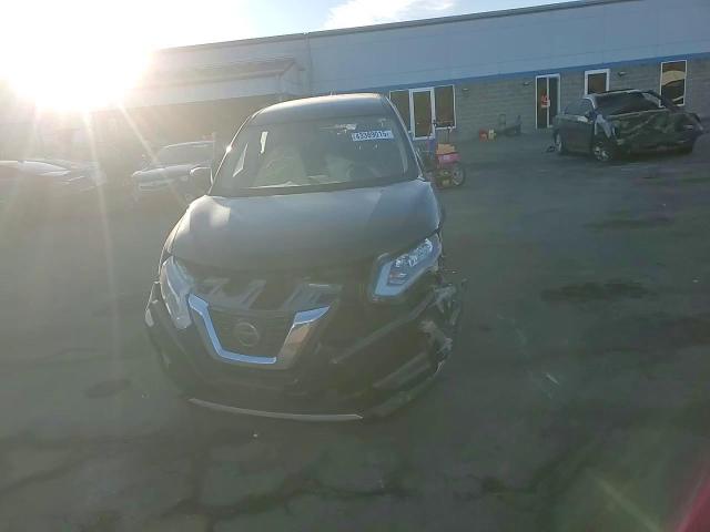 2018 Nissan Rogue - Image 12