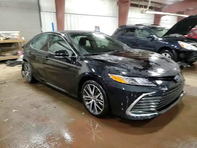 2022 Toyota Camry - Image 14
