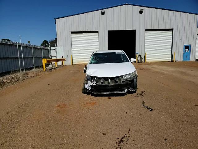 2013 Toyota Camry - Image 11