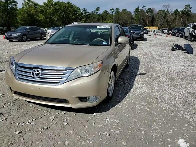 2012 Toyota Avalon - Image 13