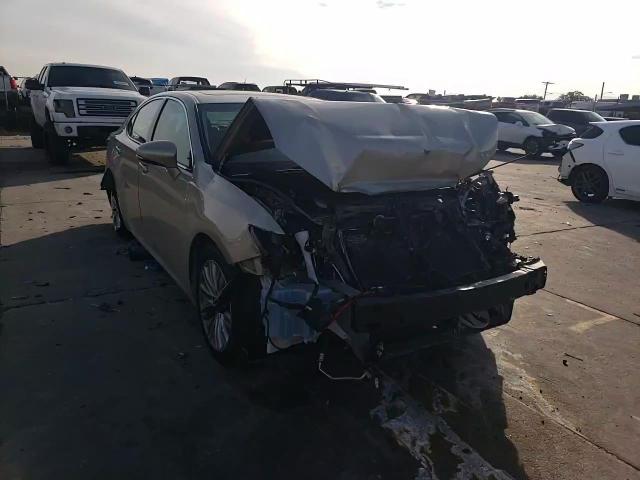 2016 Lexus ES - Image 11